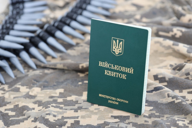 В Костополе на западе Украины женщина подралась с военкомом